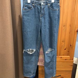 knee ripped mom jeans